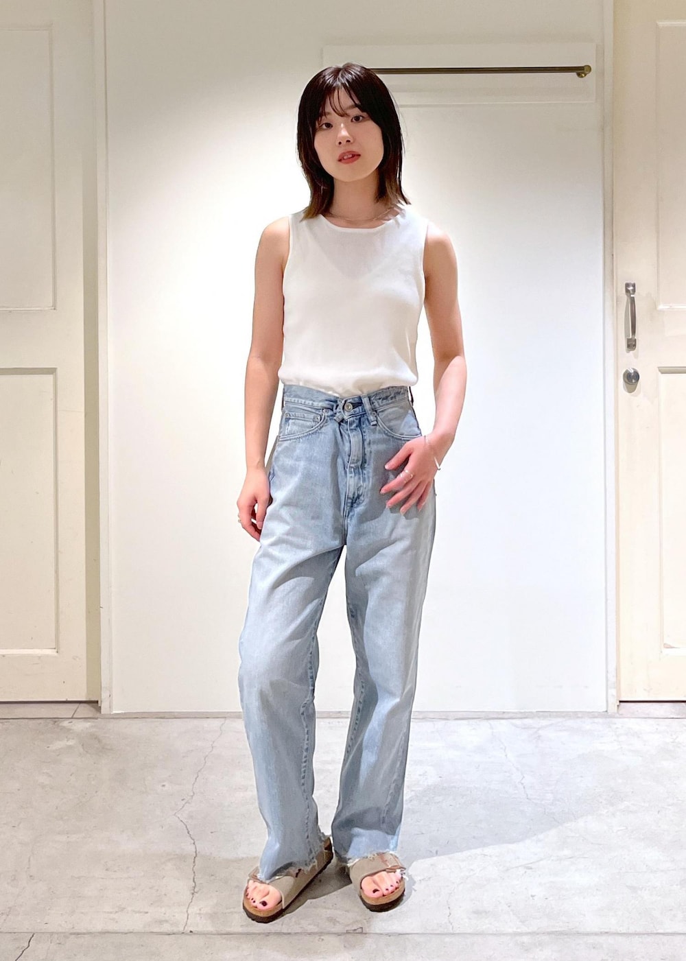「新作、ホワイト、KURO for SALON、KURO、MOHI、サボ、グレー、チェーンバッグ、クラッチバッグ、ジャケット、オーバーサイズ、ノーカラー、ブルー、デニム、ブラック」|「SALON adam et rope'の【2WAY】レザースクエアチェーンクラッチショルダーバッグ(ショルダーバッグ、ブラック系)」を使った、michiruさん(レディース・156cm)の夏コーディネートの7枚目の写真