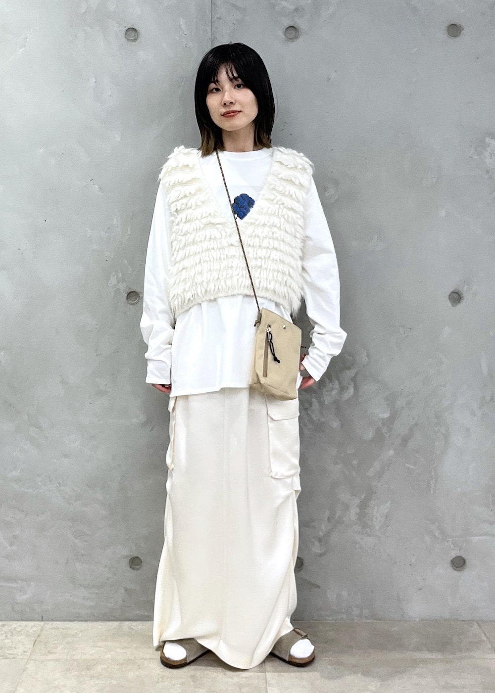 「ファー、Yves Klein、Tシャツ、WEB限定、ミリタリースカート、サテン、マザーズリュック、トップス、Tシャツ/カットソー、ベスト、SHJ34210、SHM34720、24バッグ_pickup、NEWバッグ_pickup、YvesKlein」｜「SALON adam et rope'の[新色追加！]【WEB限定】[ショルダーバッグ付き・ユニセックスで使える・軽量]マザーズリュック3（バックパック/リュック、ホワイト系）」を使った、michiruさん（レディース・156cm）の夏コーディネートの2枚目の写真