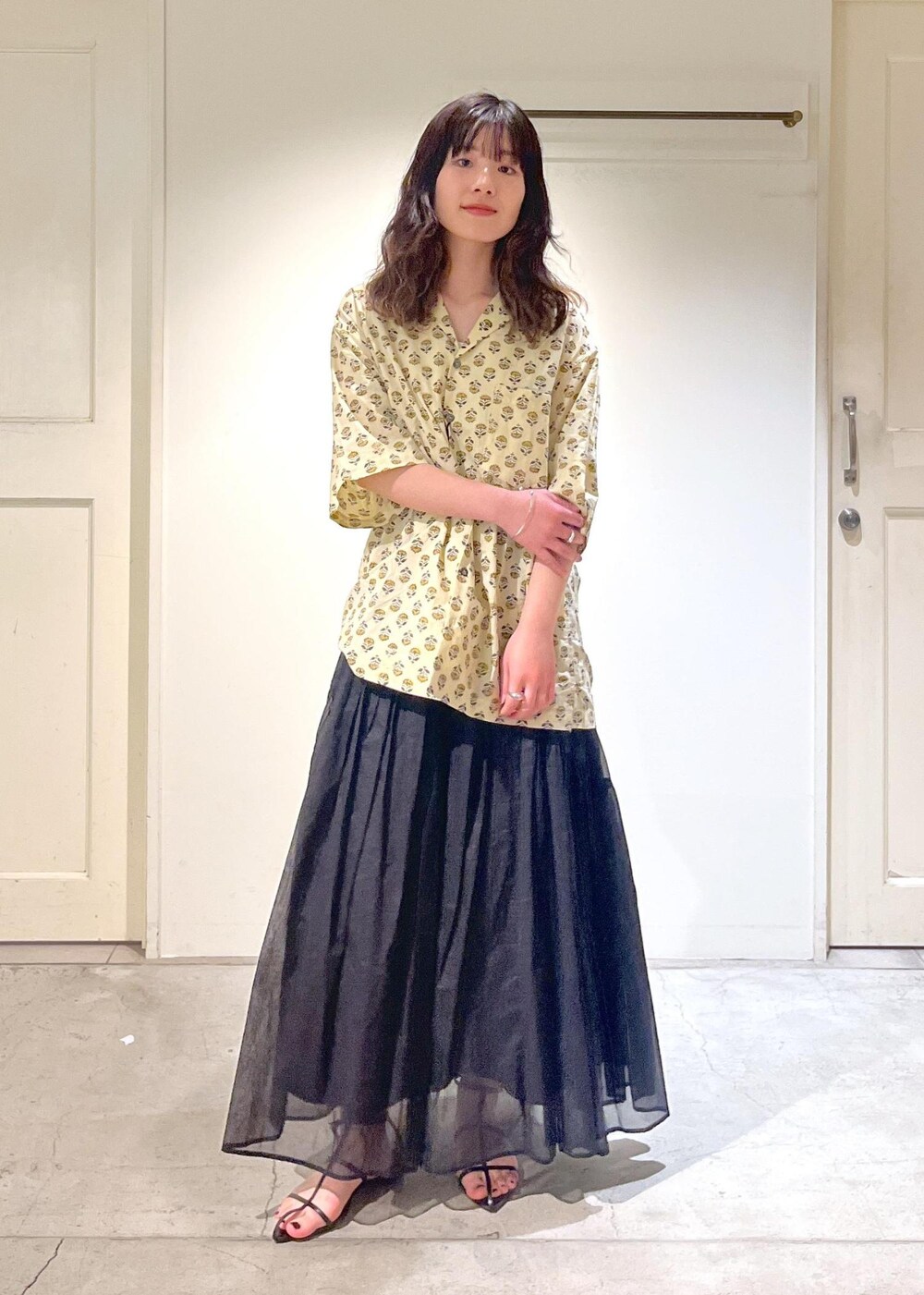 「COUTURE D'ADAM、クチュールドアダム、半袖、ブロックプリント、WEB限定、ギャザースカート、シアー、フラットサンダル、MAISON N.H PARIS、初春コーデ、春コーデ、デートコーデ、お出かけコーデ、旅行コーデ、推し活コーデ」｜「SALON adam et rope'の【WEB限定】コットンオーガンジーギャザースカート 2（スカート、ブラック系）」を使った、michiruさん（レディース・156cm）の春コーディネートの5枚目の写真