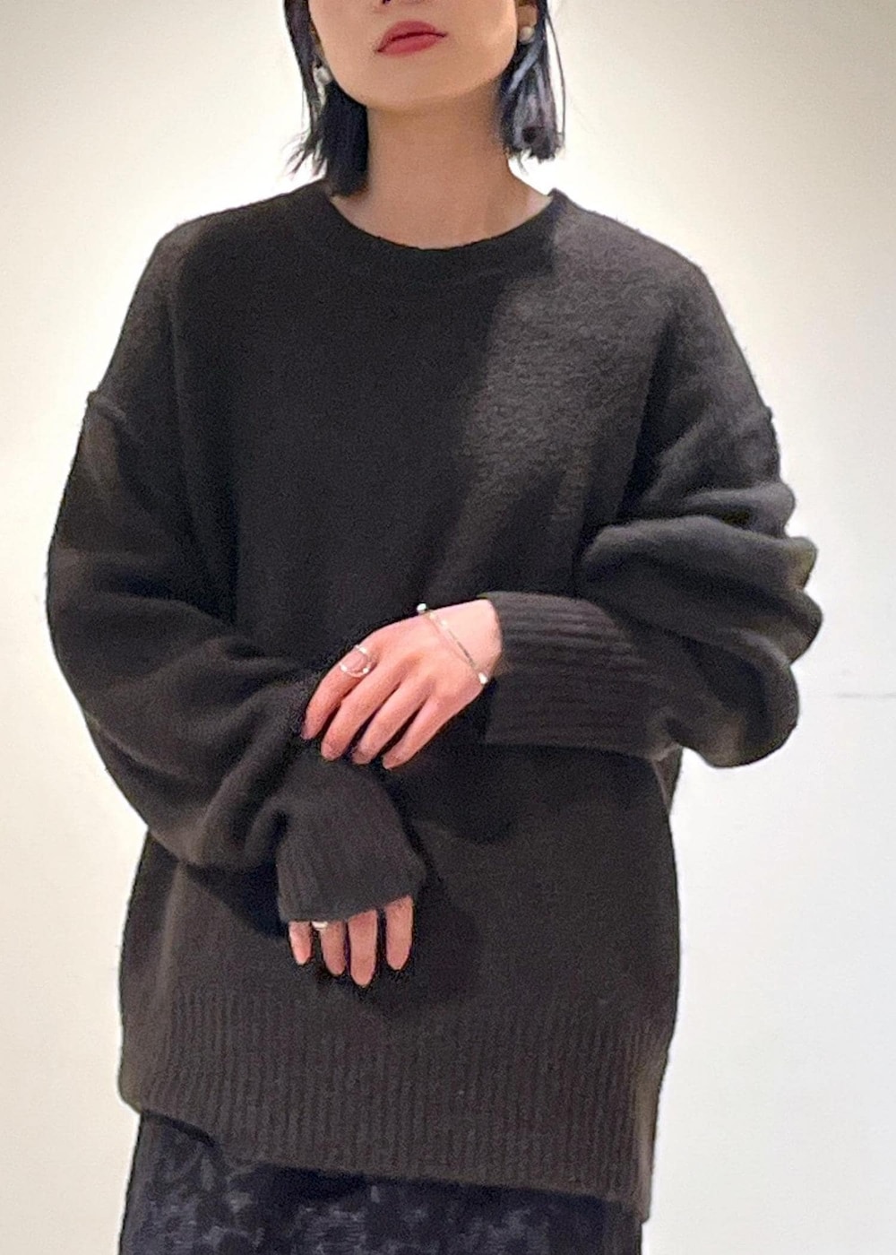 「アルパカ、ワンピース、キャミワンピース、ジャガード、桐生織、NEW BALANCE、ニューバランス、ブラック、Americana、アメリカーナ、キャップ、グリーン、ブラウン、プルオーバー、ニット」｜「SALON adam et rope'の【NIPPON CULTURE】ジャガードキャミワンピース（ワンピース、ブラック系）」を使った、michiruさん（レディース・156cm）の秋コーディネートの6枚目の写真