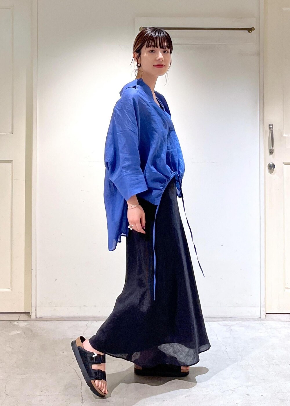 「デザインTOPS、カラー、シアー、KINAN、ノルマンディリネン、BIRKENSTOCK、Arizona、クロシェ編み、ミニバッグ、サロンアダムエロペ、24SS夏の新作、骨格ウェーブ、ブルべ、セットアップ対応、春ファッション」｜「BIRKENSTOCKの【BIRKENSTOCK】Arizona Platform Flex Mesh（サンダル、ブラック系）」を使った、michiruさん（レディース・156cm）の春コーディネートの4枚目の写真