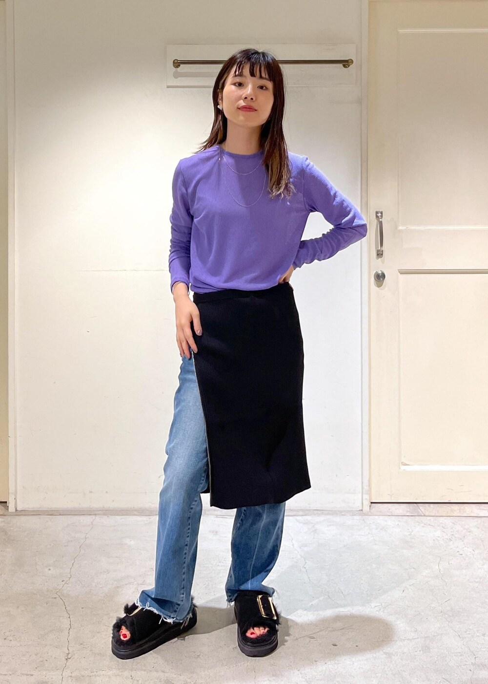 「23AW秋の新作、骨格ウェーブ、ブルベ、低身長、KINAN、ビスチェ、redcardtokyo、MOHI、サロンアダムエロペ、ネックレス、SALON adam et ropé、秋コーデ、レイヤードスタイル、カラー×コーデ、ロンT」|「SALON adam et rope'のKINANシアーリブロングTシャツ(Tシャツ/カットソー、パープル系)」を使った、michiruさん(レディース・156cm)の夏コーディネートの3枚目の写真