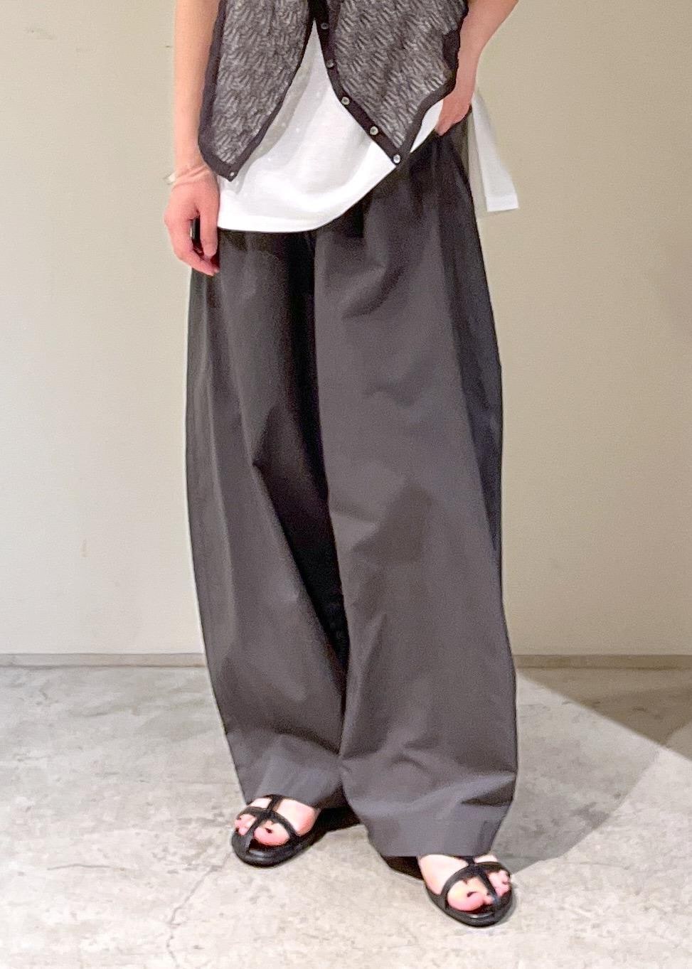 「羽織、レース、チャコール、プリマヴェール、オーガニックコットン、カーヴィーパンツ、MOHI、BAGMATI、シルバー、春コーデ、初夏コーデ、夏コーデ、デートコーデ、お出かけコーデ、旅行コーデ」|「MOHIの【MOHI(モヒ)】サンダル(サンダル、ブラック系)」を使った、michiruさん(レディース・156cm)の春コーディネートの8枚目の写真