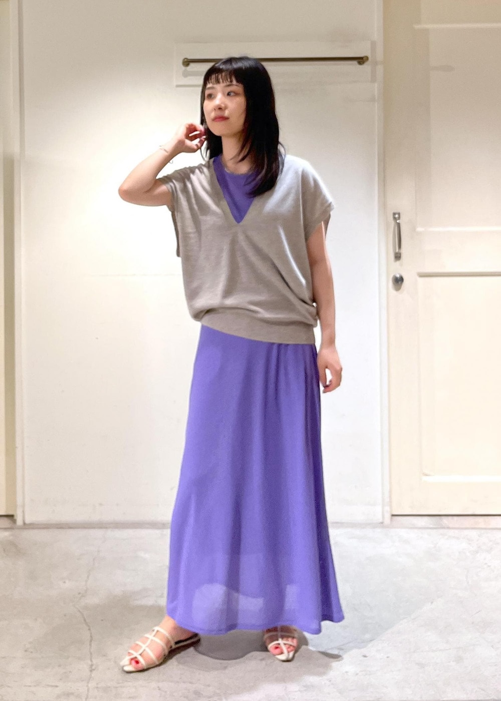 「23AW秋の新作、骨格ウェーブ、ブルベ、低身長、ノースリーブ、KINAN、シアー、ベスト、サロンアダムエロペ、SALON　adam et rope'、セットアップ、レイヤードスタイル、カラー×コーデ、ロングスカート、休日スタイル」｜「SALON adam et rope'の【NIPPON CULTURE】ボタニカルダイパールネックレス（ネックレス、ブラック系）」を使った、michiruさん（レディース・156cm）の夏コーディネートの2枚目の写真