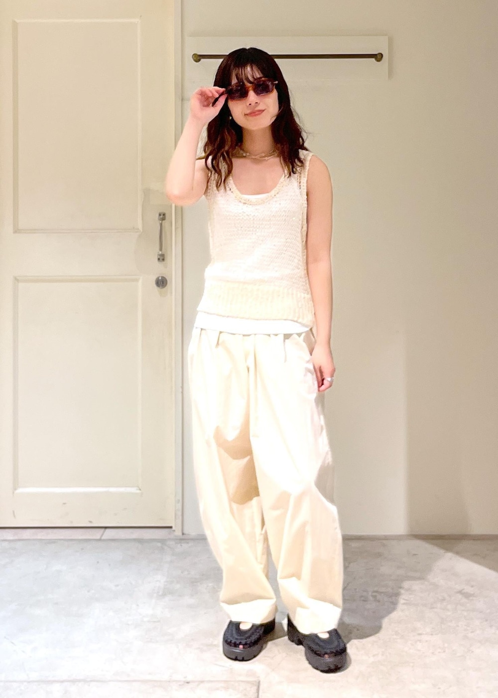 「羽織、プリマベール、ギマコットン、カーヴィーパンツ、KEEN、UNEEK PLT MARY JANE、メリージェーン、BRENTELLA、ショルダーバッグ、レザー、IZIPIZI、サングラス、春コーデ、初夏コーデ、夏コーデ」|「KEENの【KEEN(キーン)】UNEEK PLT MARY JANE / オールジェンダー ユニーク ピーエルティー メリージェーン(サンダル、ブラック系)」を使った、michiruさん(レディース・156cm)の春コーディネートの8枚目の写真