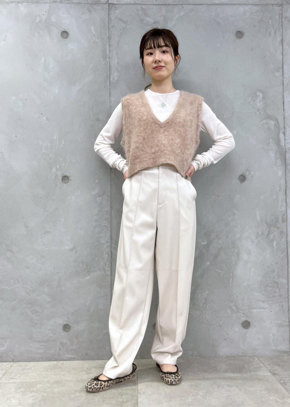 「骨格ウェーブ、ブルベ、低身長、モヘア、KINAN、クリーミーコットン、サロンアダムエロペ、レオパード、porselli、シアートップス、お出かけコーデ、秋コーデ、SALON adam et rope'、Creamy Cotton、秋服準備はじめました」|「E.PORSELLIの【porselli(ポルセリ)】ballet shoes leo/バレエシューズ(バレエシューズ、ブラウン系)」を使った、michiruさん(レディース・156cm)の夏コーディネートの3枚目の写真
