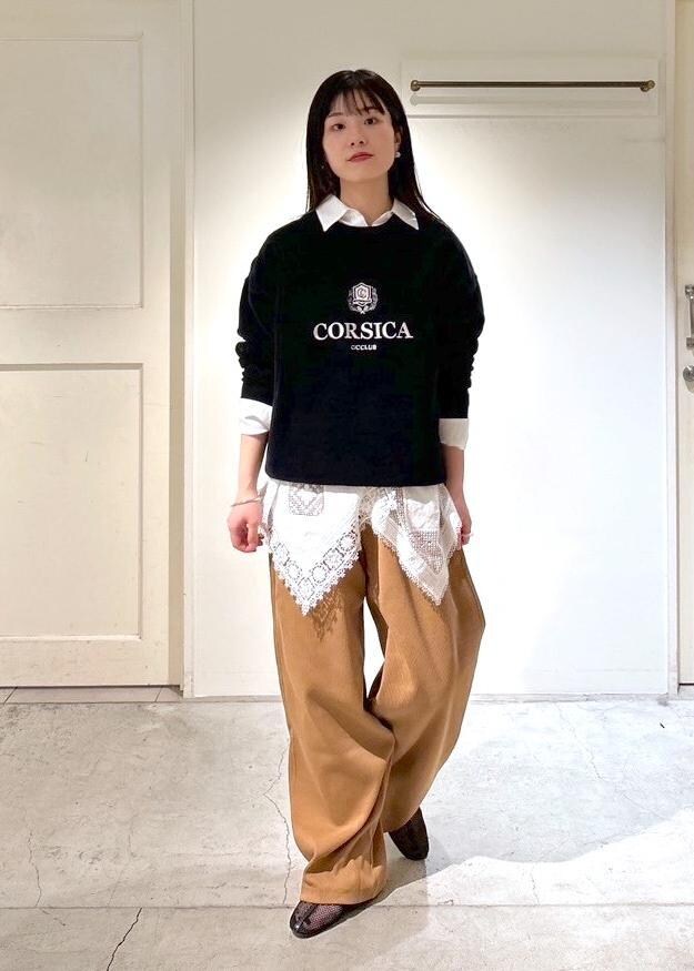 「CreamyCotton、クリーミーコットン、プルオーバー、オーガニックコットン、ブラック、シャツ、レース、ホワイト、Baserange、ベースレンジ、ブラウン、REMME、フラットシューズ、初春コーデ、春コーデ」｜「REMMEの【REMME(レメ)】メッシュフラットシューズ（パンプス、ブラック系）」を使った、michiruさん（レディース・156cm）の冬コーディネートの8枚目の写真