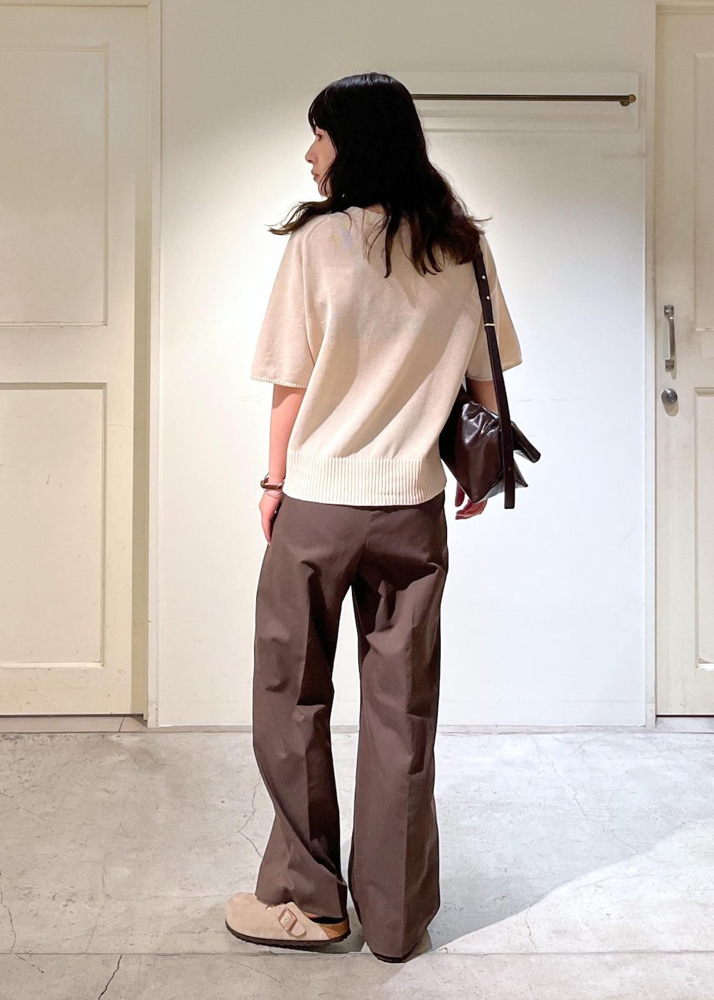 「羽織、半袖、ブラウン、BIRKENSTOCK、Boston、レザー、WS、Coca-Cola、初秋コーデ、秋コーデ、お仕事コーデ、お出かけコーデ、旅行コーデ、推し活コーデ、女子会コーデ」|「BIRKENSTOCKの【BIRKENSTOCK(ビルケンシュトック)】Boston/ボストン(サンダル、グレー系)」を使った、michiruさん(レディース・156cm)の夏コーディネートの4枚目の写真