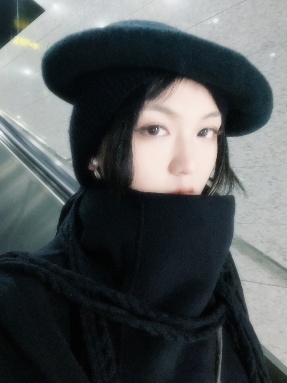 「大人カジュアル、今日のコーデ、キレイめコーデ、ブラック、スニーカーコーデ、秋服、高身長コーデ、古着MIX、LIMI feu、GUIDI、black、冬のコーデ、ビッグシルエット、アウターコーデ、大人ガーリー」｜「GUIDIのアイテム（ブーツ、ブラック系）」を使った、venusucker さん（レディース・168cm）の冬コーディネートの3枚目の写真