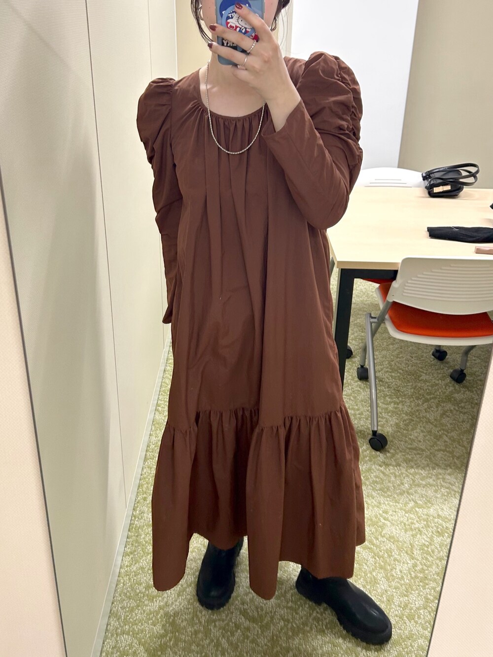 「おでかけコーデ、春服、ワンピース、春コーデ、ティアード、ティアードワンピース、ブラウン、ワンピーススタイル、ワンピースコーデ、SHENERY、高身長コーデ、ブルべ夏、大人かわいい、大人カジュアル、オトナカジュアル」｜「SHENERYのギャザーショルダーマキシドレス（ワンピース、ブラウン系）」を使った、KOMORI_166cmさん（レディース・166cm）の冬コーディネートの2枚目の写真