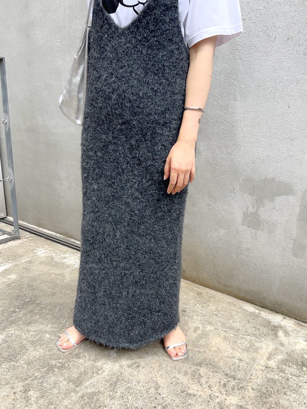 「レイヤードスタイル、サンダル、秋服準備はじめました、お出かけコーデ、キャミワンピ、デートコーデ、韓国ファッション、ミッキー、ミッキーT、休日スタイル、ニット、ニットワンピース、ワンピース、ワンピーススタイル、ワンピースコーデ」｜「SHENERYの【WEB限定】ニットキャミドレス（ワンピース、イエロー系）」を使った、KOMORI_166cmさん（レディース・166cm）の夏コーディネートの5枚目の写真