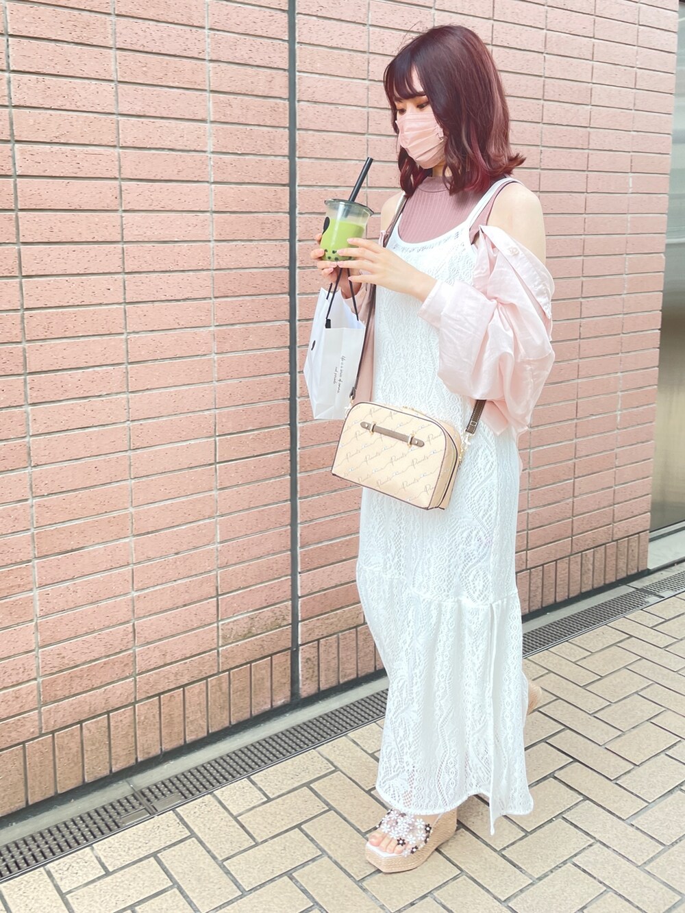 「シースルー、レース、大人カジュアル、夏コーデ、着回しコーデ、ラフ、シアートップス、サンダル、キャミワンピ、ピンク、プチプラコーデ、デート、おでかけ、カジュアルコーデ」|「one after another NICE CLAUPの肌見せシアーシャツハイネックインナーセット(シャツ/ブラウス、ベージュ系)」を使った、りほさん(レディース・158cm)の春コーディネートの4枚目の写真