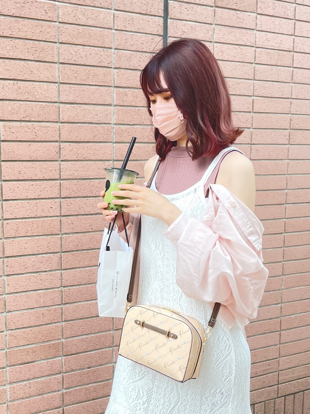 「シースルー、レース、大人カジュアル、夏コーデ、着回しコーデ、ラフ、シアートップス、サンダル、キャミワンピ、ピンク、プチプラコーデ、デート、おでかけ、カジュアルコーデ」|「one after another NICE CLAUPの肌見せシアーシャツハイネックインナーセット(シャツ/ブラウス、ベージュ系)」を使った、りほさん(レディース・158cm)の春コーディネートの2枚目の写真