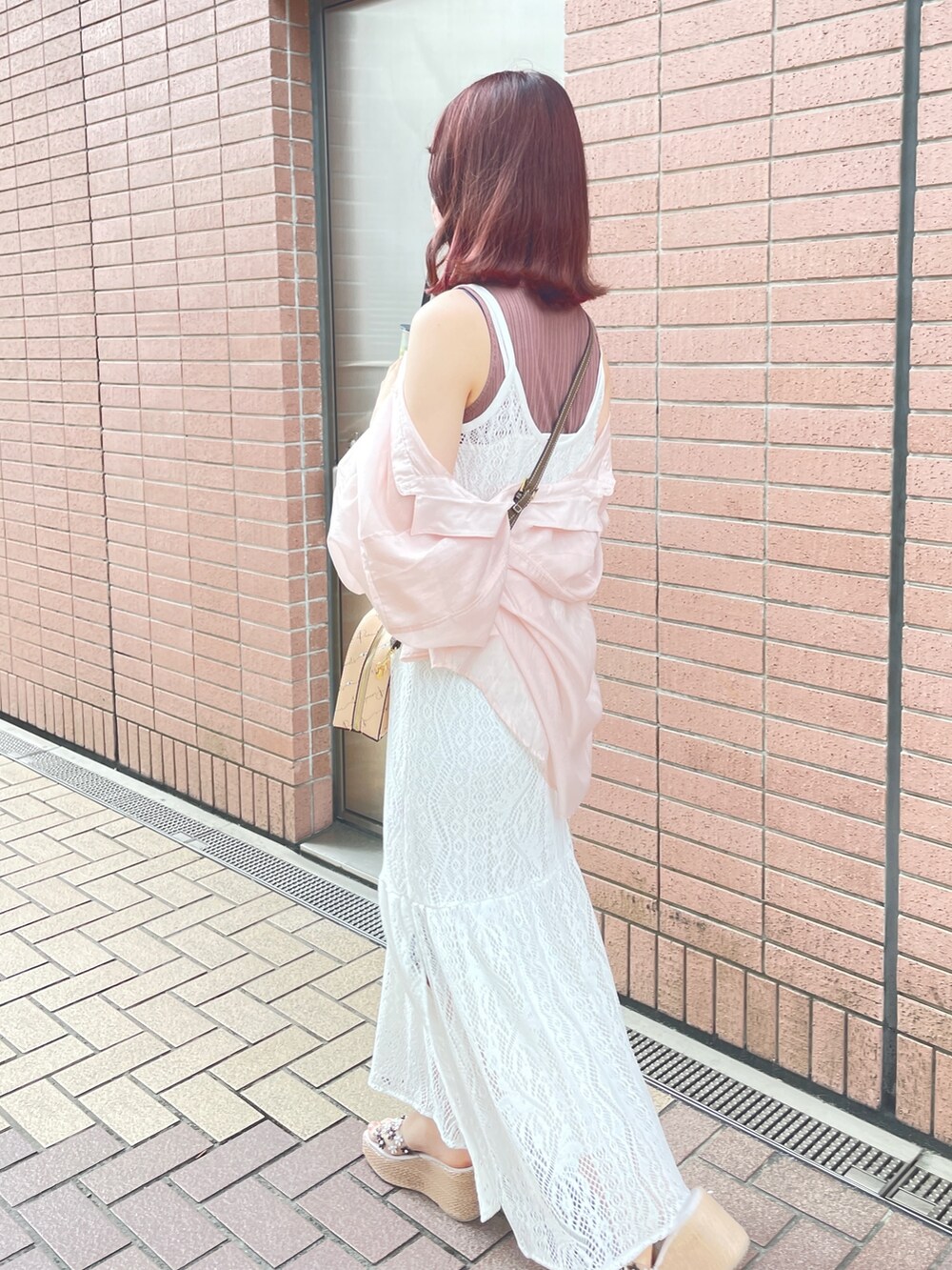 「シースルー、レース、大人カジュアル、夏コーデ、着回しコーデ、ラフ、シアートップス、サンダル、キャミワンピ、ピンク、プチプラコーデ、デート、おでかけ、カジュアルコーデ」|「one after another NICE CLAUPの肌見せシアーシャツハイネックインナーセット(シャツ/ブラウス、ベージュ系)」を使った、りほさん(レディース・158cm)の春コーディネートの3枚目の写真
