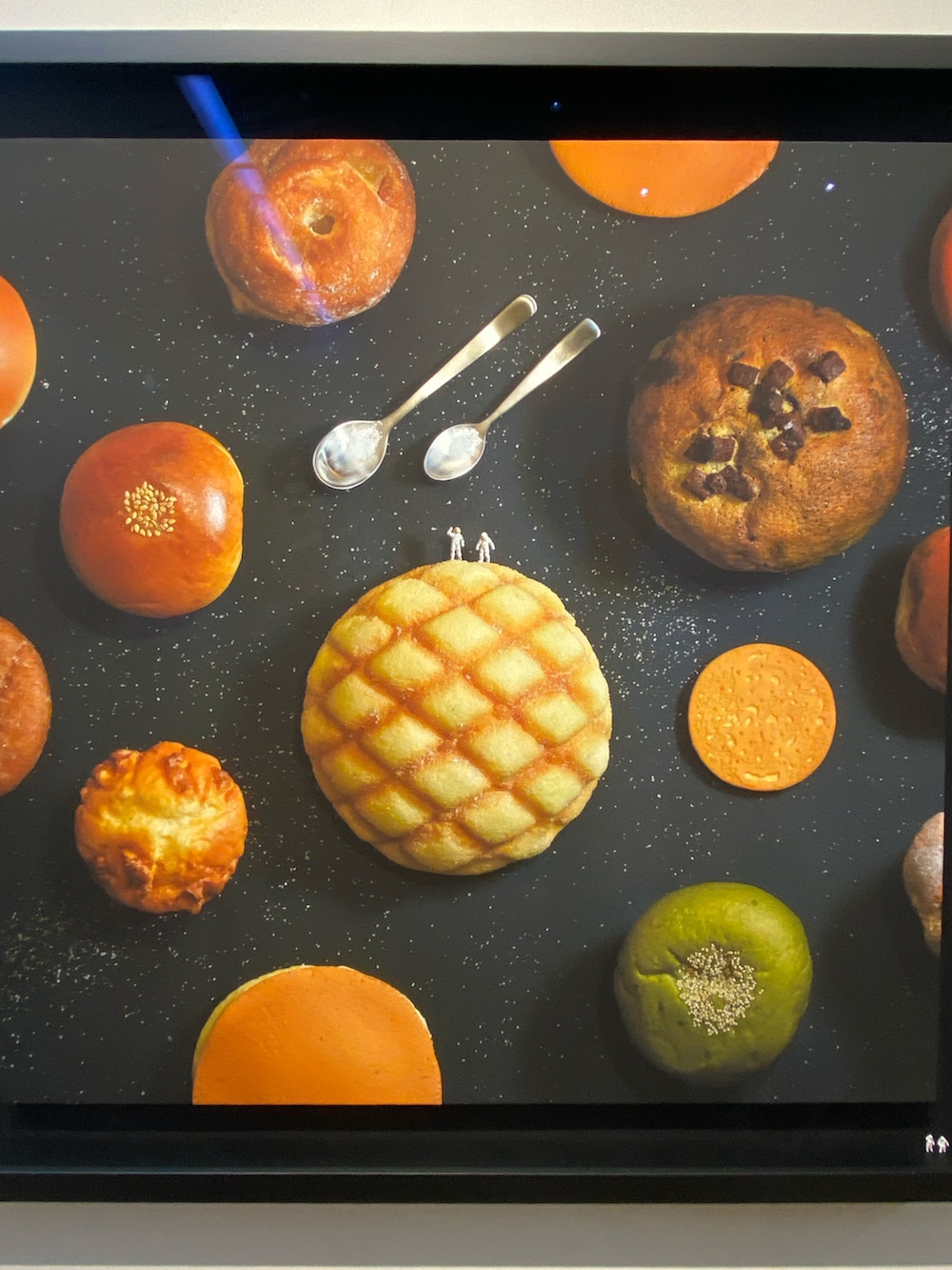 ブラック系のその他パンツを着用したレディースの秋コーディネートの5枚目の写真