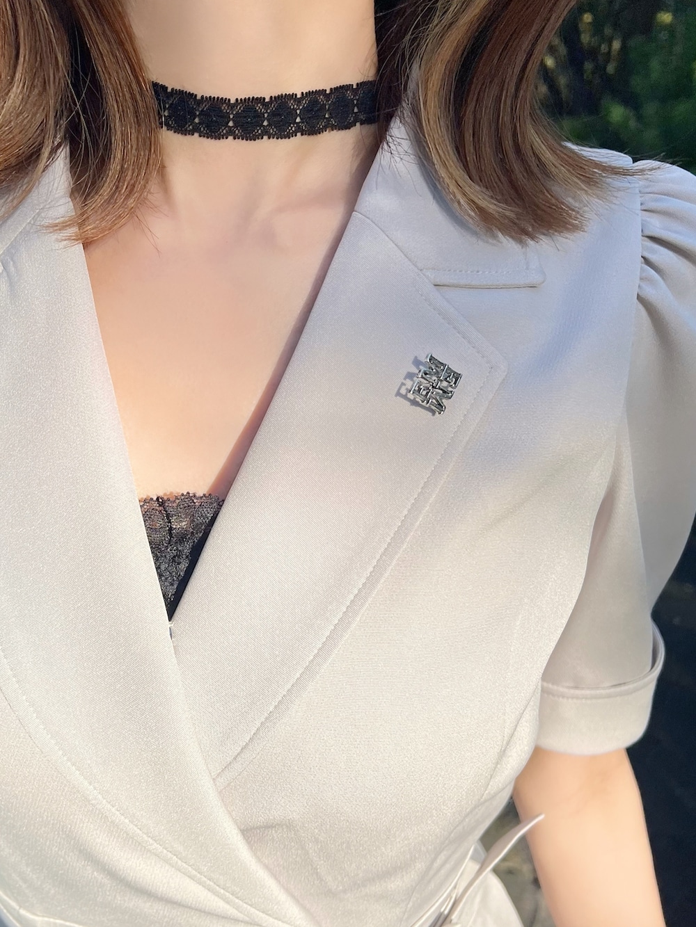 「オトナカジュアル、オトナ女子、春夏コーデ、大人コーデ、おでかけコーデ、休日スタイル、今日のコーデ、夏コーデ、ガーリーコーデ、フェミニン、淡色女子、ワンピーススタイル、ガーリー、ベージュ、骨格ウェーブ」|「EATMEのプリーツラップワンピース(ワンピース、グレー系)」を使った、帆乃佳さん(レディース・164cm)の春コーディネートの4枚目の写真