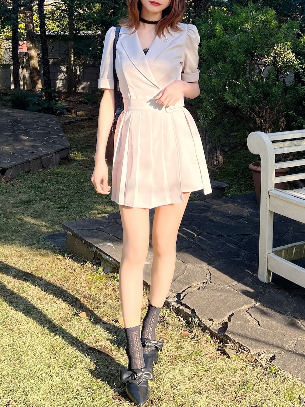 「オトナカジュアル、オトナ女子、春夏コーデ、大人コーデ、おでかけコーデ、休日スタイル、今日のコーデ、夏コーデ、ガーリーコーデ、フェミニン、淡色女子、ワンピーススタイル、ガーリー、ベージュ、骨格ウェーブ」|「EATMEのプリーツラップワンピース(ワンピース、グレー系)」を使った、帆乃佳さん(レディース・164cm)の春コーディネートの3枚目の写真