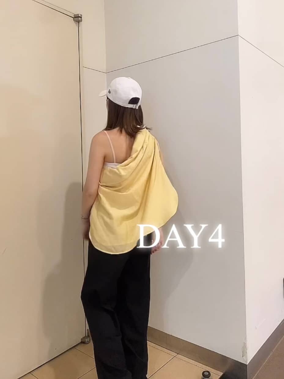 ホワイト系のキャミソール、イエロー系のシャツ/ブラウス、ブラック系のその他パンツを着用したレディースの夏コーディネートの3枚目の写真