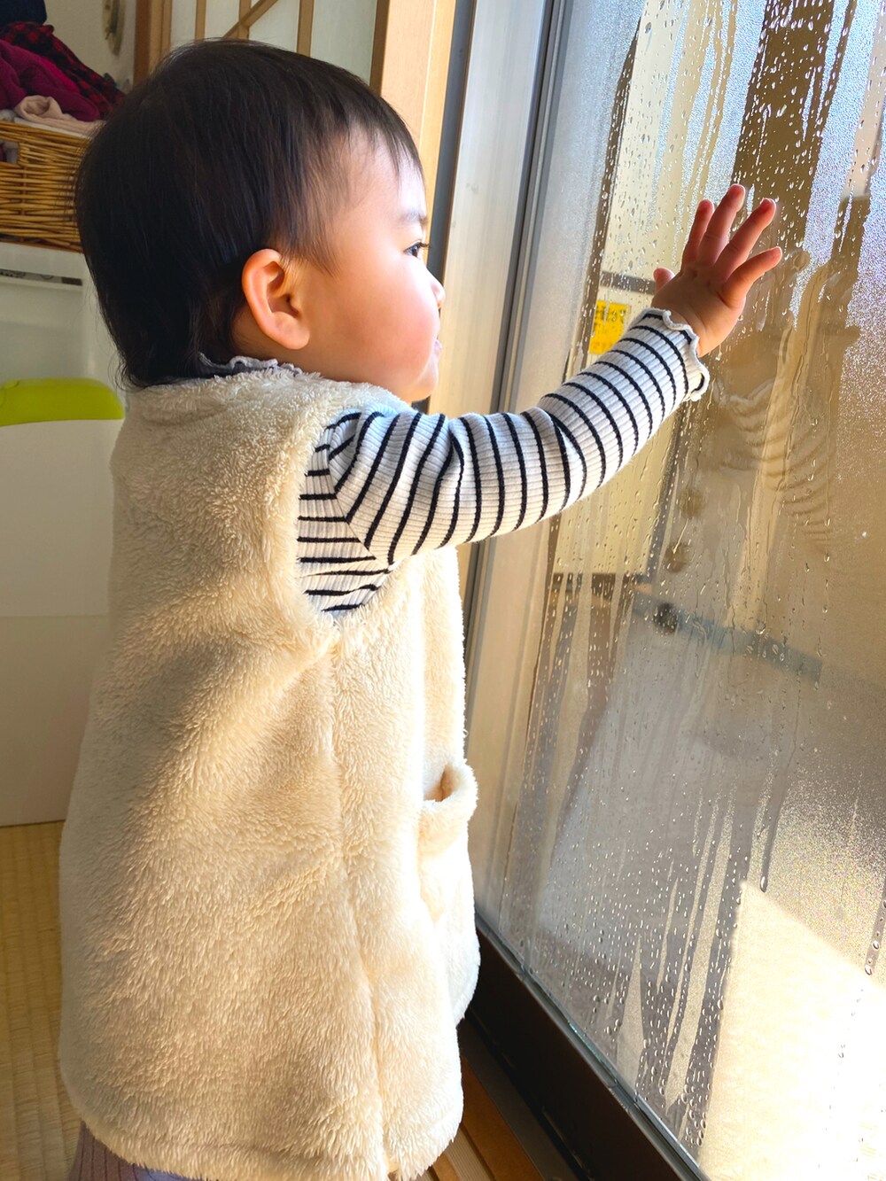 「過去コーデ、コーデ記録、ゆきだるま、ボア、モフモフ」｜「babyGAPのアイテム（ワンピース、ホワイト系）」を使った、riryさん（キッズ・70cm）の秋コーディネートの2枚目の写真
