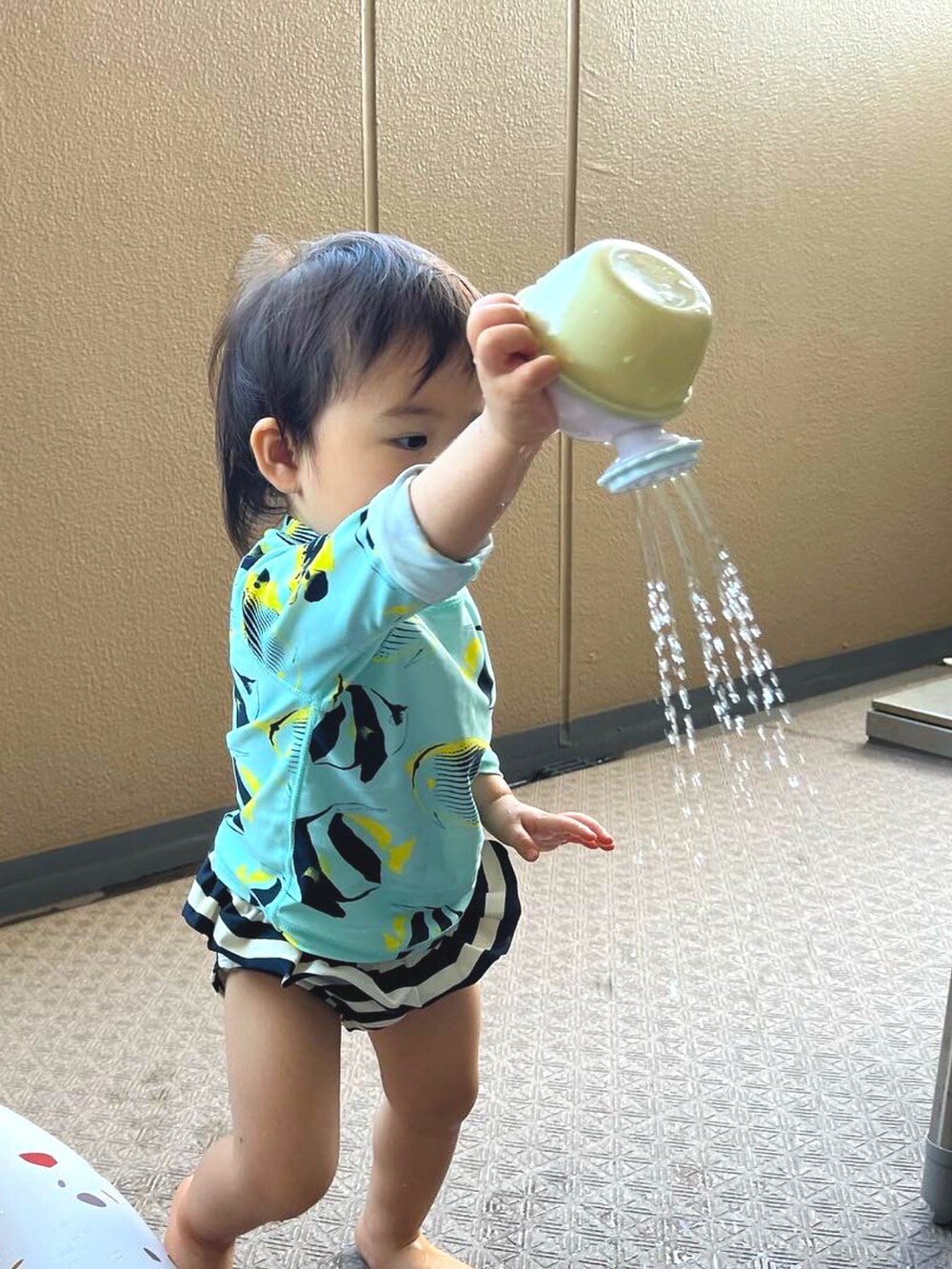 「過去のコーデ、コーデ記録、水着コーデ、夏コーデ」｜「tea collectionのアイテム（ラッシュガード、グリーン系）」を使った、riryさん（キッズ・70cm）の秋コーディネートの3枚目の写真