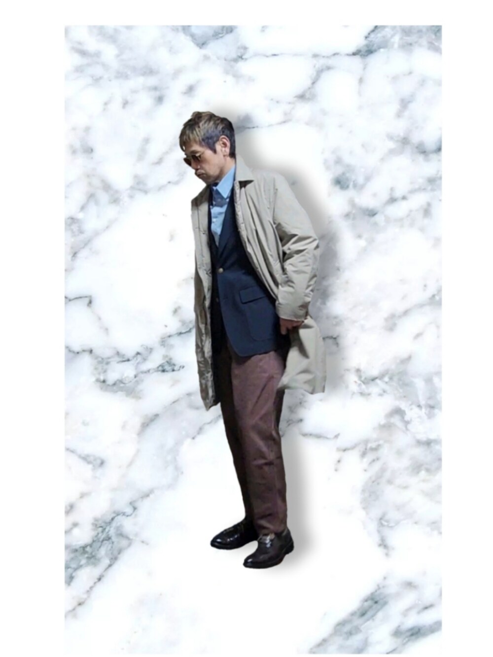 ブラウン系のデニムパンツを着用したメンズの冬コーディネートの3枚目の写真