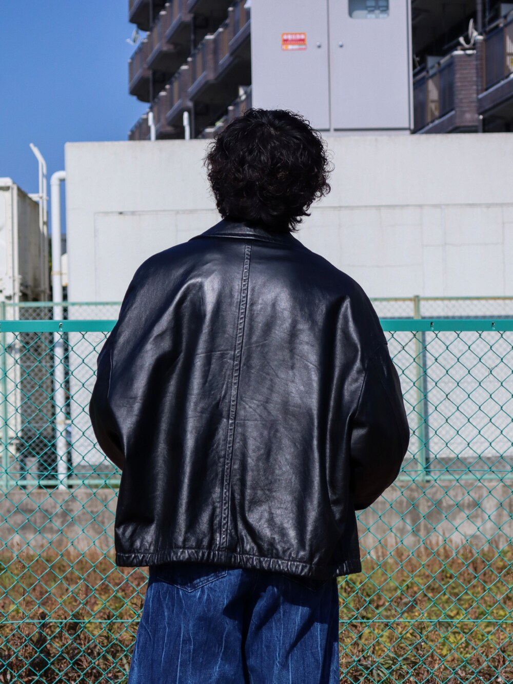 「春服デビュー宣言、休日スタイル、ボーダー、きれいめカジュアル、春アウター、春服みてみて、トートバッグ、デニム、レザー、ジャケット、シンプルコーデ、厚底シューズ、ビッグシルエット、ローファー、春コーデ」｜「LOWRYS FARMのＵＳＡＢＩＧバスクボーダーロングスリーブ　215083（Tシャツ/カットソー、その他）」を使った、ともきさん（メンズ・168cm）の春コーディネートの2枚目の写真
