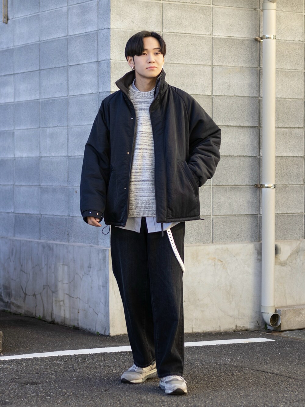 「今日のコスメと服、きれいめカジュアル、お出かけコーデ、デニム、プチプラ、ワイドパンツ、スニーカー、ストリート、レイヤードスタイル、冬コーデ、ニット、休日スタイル、デートコーデ、冬アウター、ZARA」|「NEW BALANCEの998(スニーカー、グレー系)」を使った、ともきさん(メンズ・168cm)の冬コーディネートの3枚目の写真