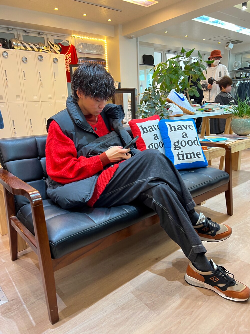 「オトナカジュアル、おしゃれさんと繋がりたい、ゆるコーデ、秋コーデ、冬コーデ、ビッグシルエット、メンズファッション、低身長、休日コーデ、カーディガン、LIDnM、赤ニット、きれいめカジュアル、ジーユー」｜「HAREのモヘヤマルチデザインカーディガン(HARE)（カーディガン/ボレロ、レッド系）」を使った、ともきさん（メンズ・168cm）の秋コーディネートの2枚目の写真