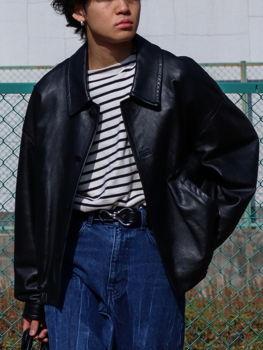 「春服デビュー宣言、休日スタイル、ボーダー、きれいめカジュアル、春アウター、春服みてみて、トートバッグ、デニム、レザー、ジャケット、シンプルコーデ、厚底シューズ、ビッグシルエット、ローファー、春コーデ」｜「LOWRYS FARMのＵＳＡＢＩＧバスクボーダーロングスリーブ　215083（Tシャツ/カットソー、その他）」を使った、ともきさん（メンズ・168cm）の春コーディネートの4枚目の写真