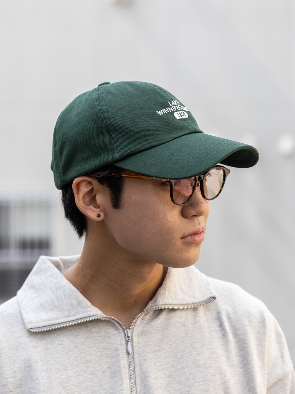 「休日スタイル、メガネ男子、ハーフパンツ、ハーフジップ、カラー×コーデ、アツいコーデ全部見せ、ストリート、カーゴパンツ、スニーカー、トートバッグ、厚底シューズ、秋服準備はじめました、キャップ、プチプラ、きれいめカジュアル」｜「L.L.Beanのボート・アンド・トート・バッグ、オープン・トップ ラージ（トートバッグ、グリーン系）」を使った、ともきさん（メンズ・168cm）の夏コーディネートの5枚目の写真