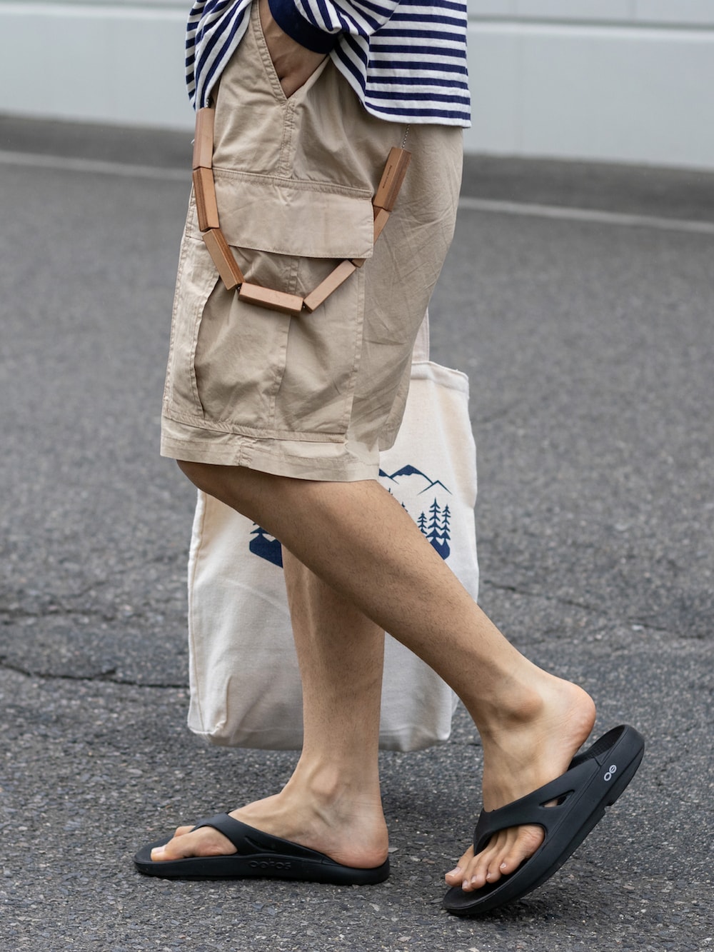 「ハーフパンツ、WEARyouthコーデ、秋服準備はじめました、ロンT、休日スタイル、プチプラ、メガネ男子、トートバッグ、カラー×コーデ、ボーダー、カーゴパンツ、きれいめカジュアル、古着MIX、ストリート、キャップ」｜「GUのアイテム（カーゴパンツ、グリーン系）」を使った、ともきさん（メンズ・168cm）の夏コーディネートの3枚目の写真