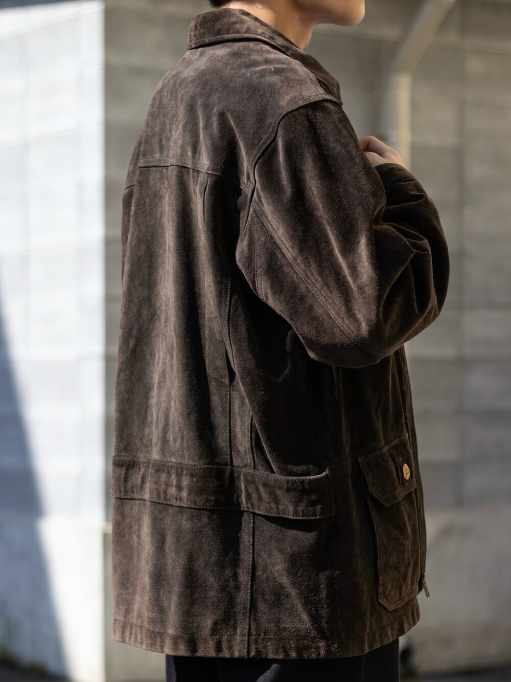「ファッションを楽しもう、WEARyouthコーデ、スニーカー、古着MIX、レザー、レザージャケット、レイヤードスタイル、お出かけコーデ、プチプラ、厚底シューズ、デニム、秋冬コーデ、ブラウン、きれいめカジュアル、スエード」|「NIKEのNIKE AIR FORCE 1 '07 / ナイキ エア フォース 1 '07 【SP】(スニーカー、ブラック系)」を使った、ともきさん(メンズ・168cm)の秋コーディネートの4枚目の写真