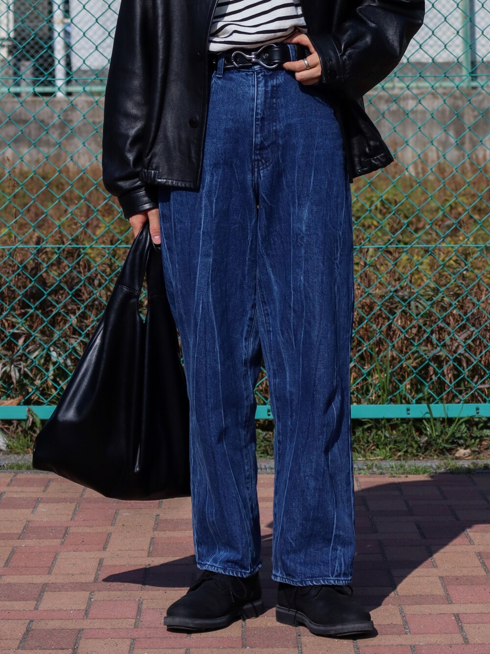 「春服デビュー宣言、休日スタイル、ボーダー、きれいめカジュアル、春アウター、春服みてみて、トートバッグ、デニム、レザー、ジャケット、シンプルコーデ、厚底シューズ、ビッグシルエット、ローファー、春コーデ」｜「LOWRYS FARMのＵＳＡＢＩＧバスクボーダーロングスリーブ　215083（Tシャツ/カットソー、その他）」を使った、ともきさん（メンズ・168cm）の春コーディネートの3枚目の写真