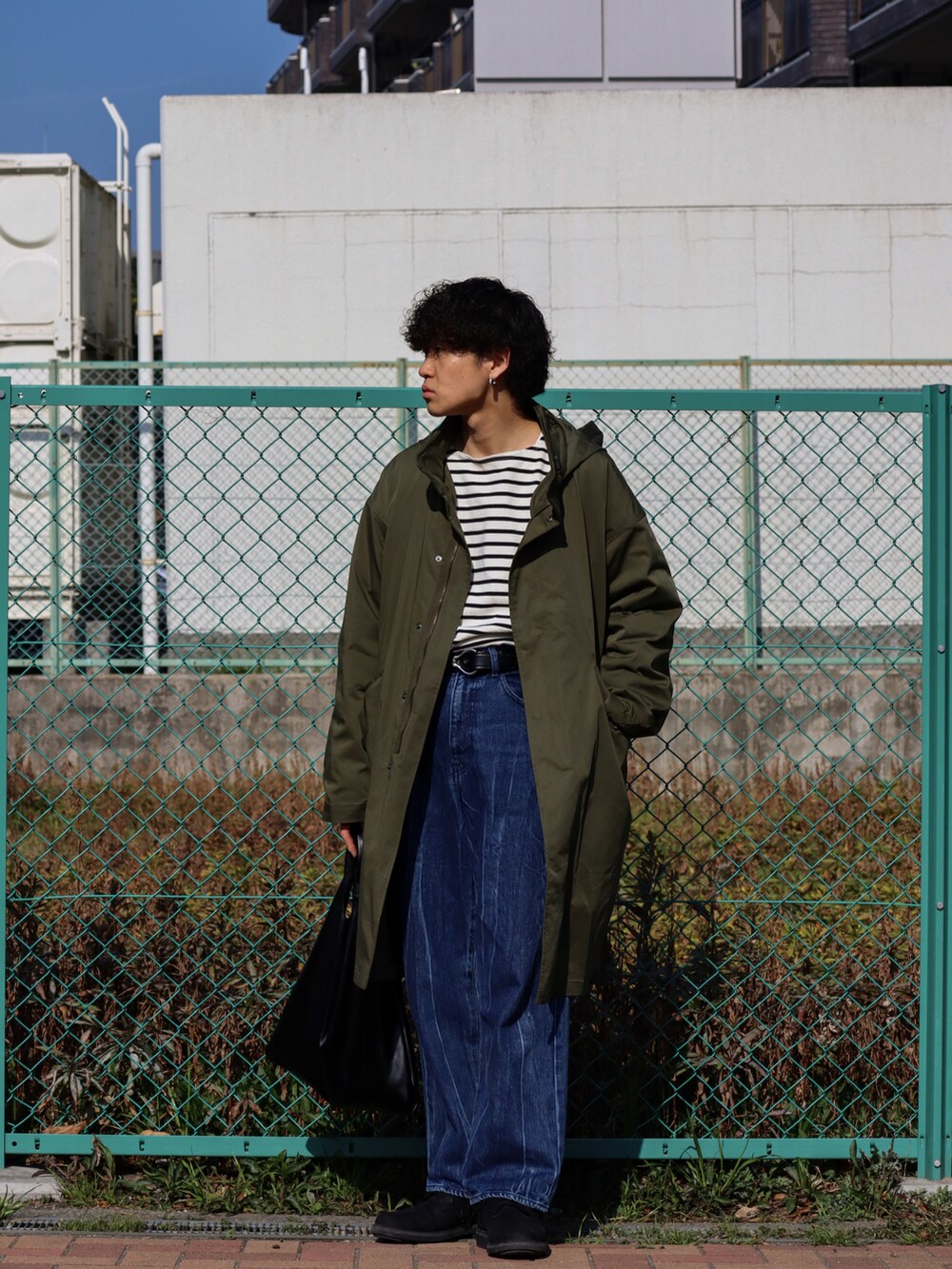 「春服みてみて、春コーデ、ミリタリー、デニム、ボーダー、厚底シューズ、タックイン、モッズコート、トートバッグ、休日スタイル、ビッグシルエット、ストリート、春アウター、きれいめカジュアル、ストリートMIX」｜「LOWRYS FARMのＵＳＡＢＩＧバスクボーダーロングスリーブ　215083（Tシャツ/カットソー、その他）」を使った、ともきさん（メンズ・168cm）の春コーディネートの5枚目の写真