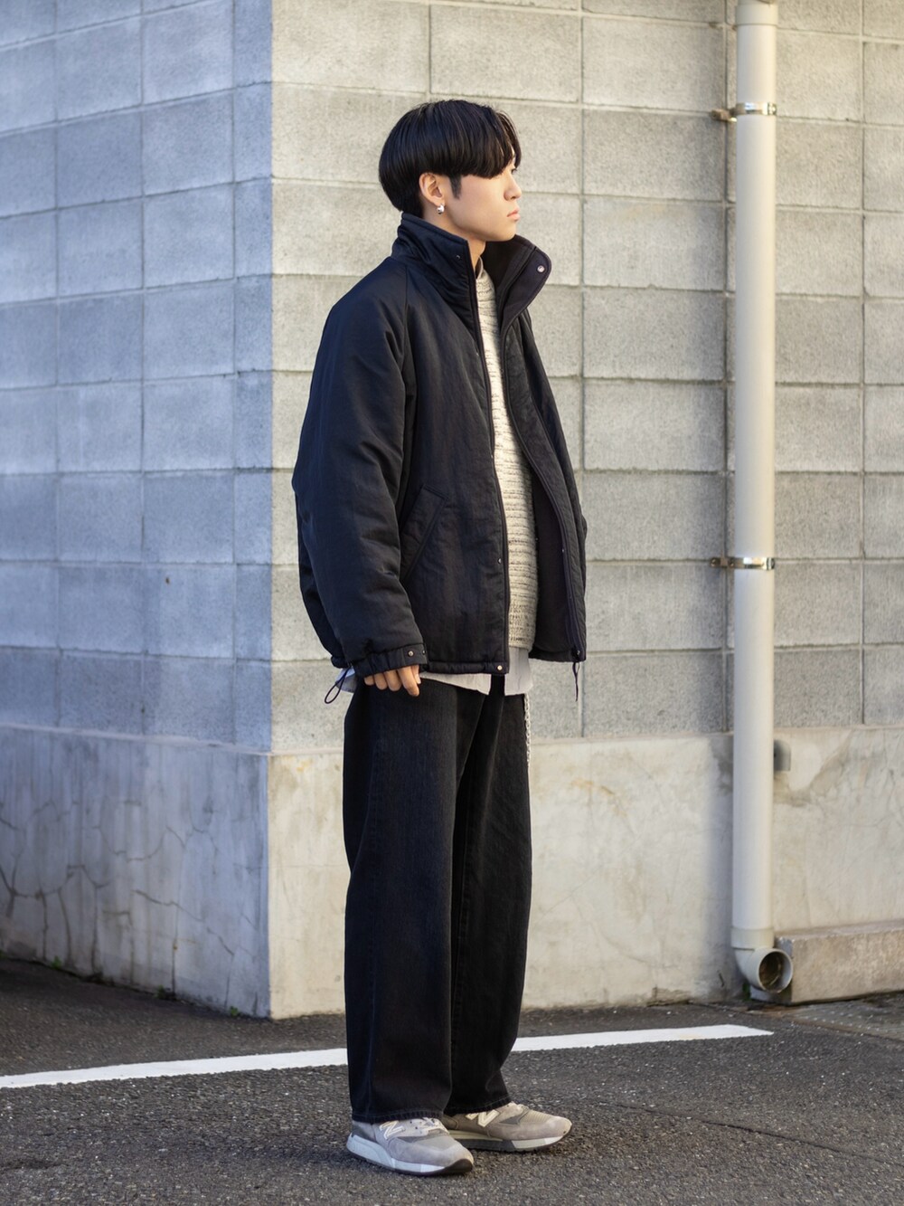 「今日のコスメと服、きれいめカジュアル、お出かけコーデ、デニム、プチプラ、ワイドパンツ、スニーカー、ストリート、レイヤードスタイル、冬コーデ、ニット、休日スタイル、デートコーデ、冬アウター、ZARA」|「NEW BALANCEの998(スニーカー、グレー系)」を使った、ともきさん(メンズ・168cm)の冬コーディネートの4枚目の写真