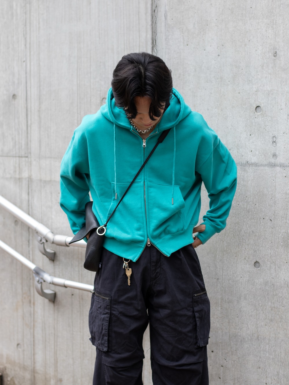 ともきさんの「Heavy weight double zip-up hoodie /ヘビーウェイトダブルジップフーディー（soerte）」を使ったコーディネートの4枚目の写真