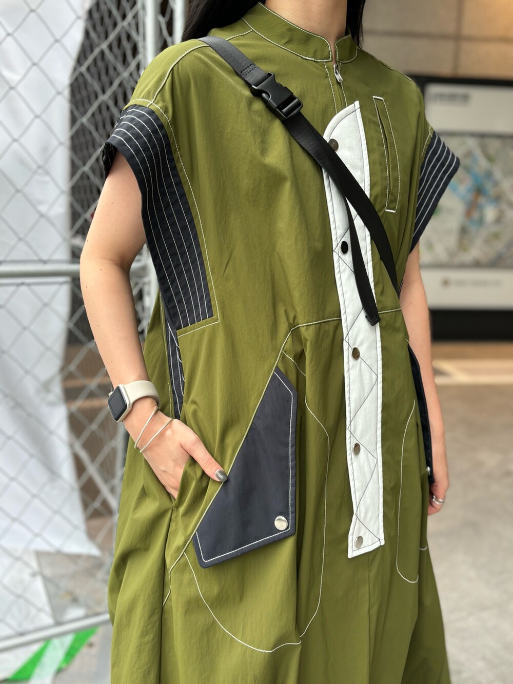 その他のワンピース、ブラック系のバックパック/リュックを着用したレディースの夏コーディネートの6枚目の写真