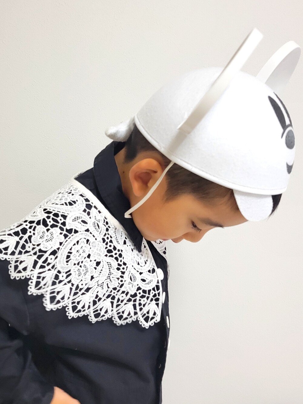 「ディズニー、ディズニーコーデ、モノトーン、ハロウィン、オールインワン、ローリーズファーム(LOWRYS FARM)、男の子、プチプラコーデ、ディズニーバウンド」｜「LOWRYS FARMのフロントボタンオールインワン　162227（つなぎ/オールインワン、ブラック系）」を使った、keitetu2384さん（キッズ・110cm）の秋コーディネートの3枚目の写真