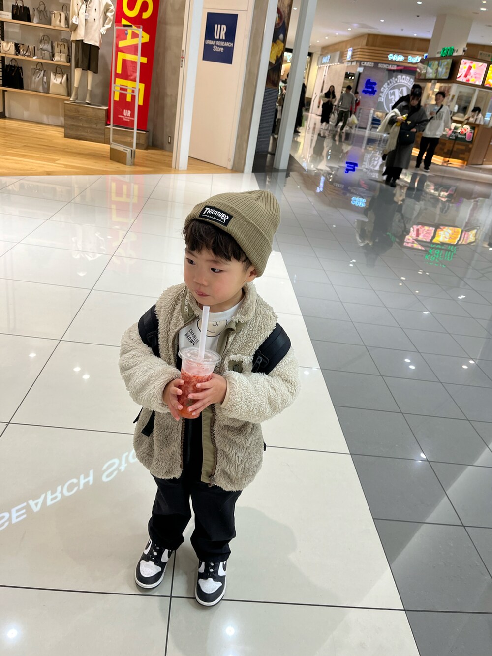 「Right-on KIDSのアイテム（パンツ、ブラック系）」を使った、kk6232141744さん（メンズ・135cm）の夏コーディネートの4枚目の写真