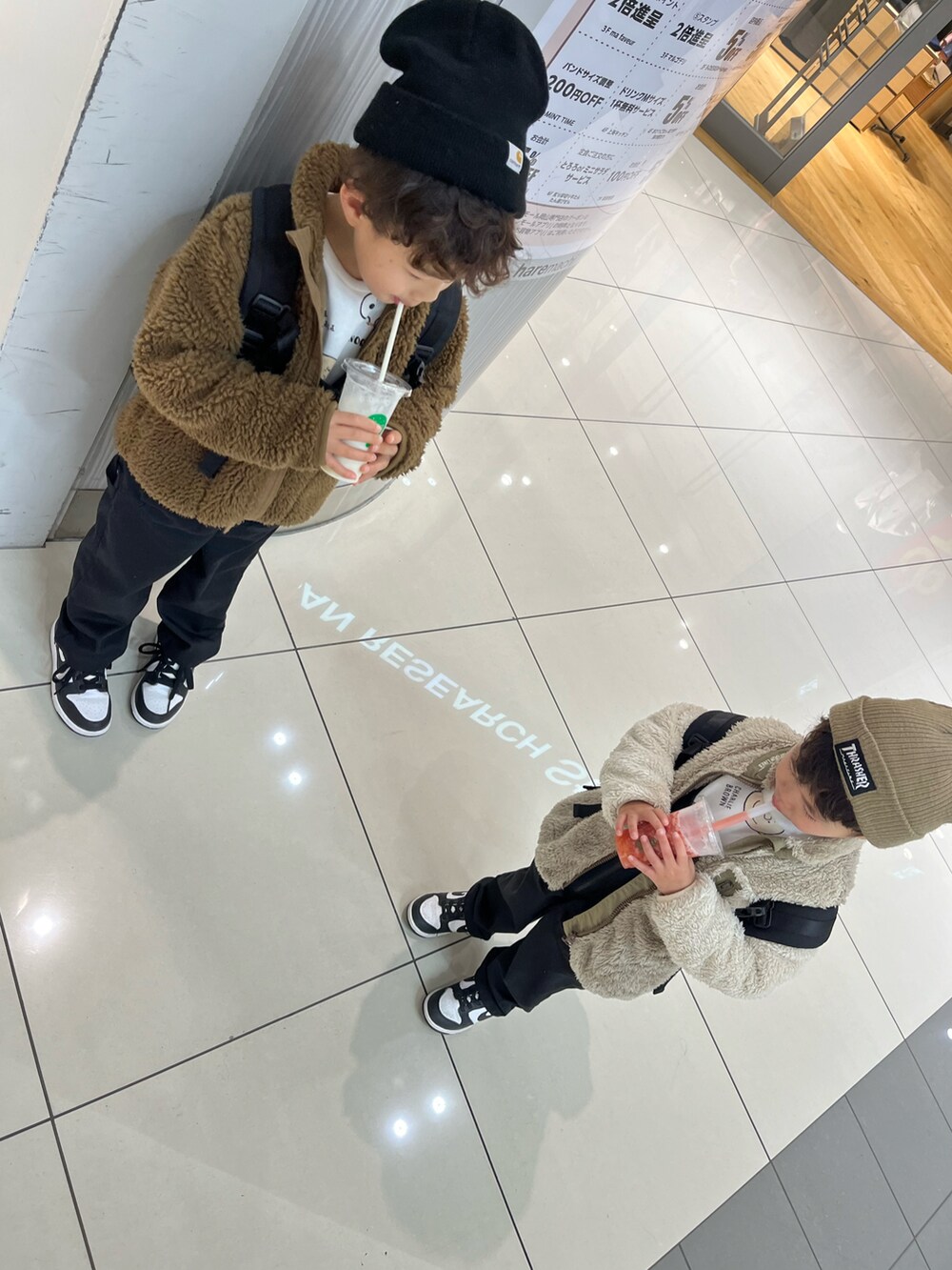 「Right-on KIDSのアイテム（パンツ、ブラック系）」を使った、kk6232141744さん（メンズ・135cm）の夏コーディネートの2枚目の写真