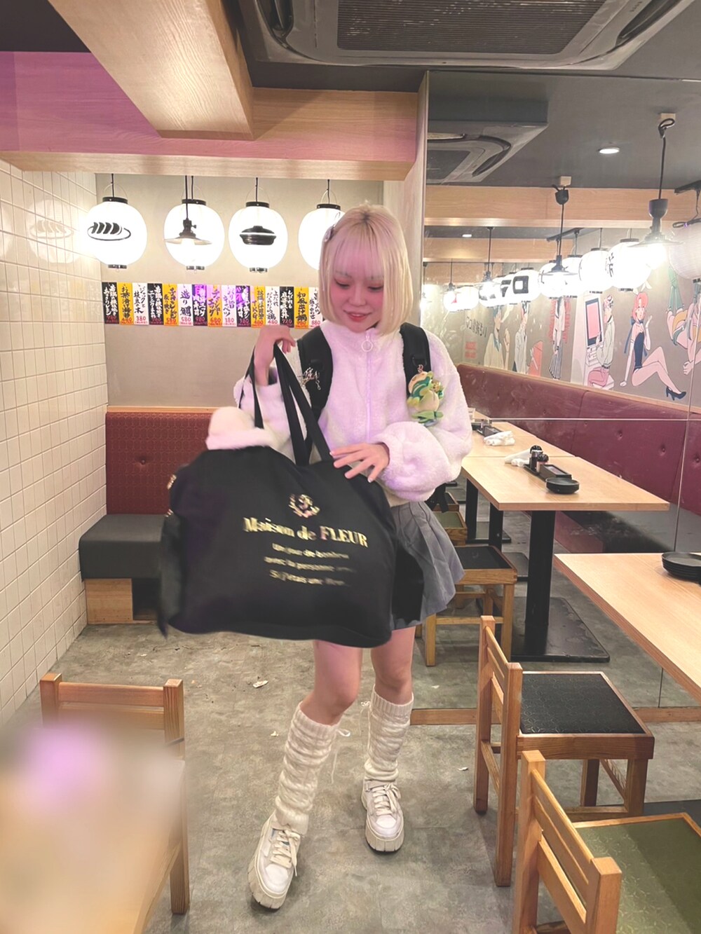 「スカートスタイル、韓国ファッション、今日のコーデ」｜「ANDGEEBEEのアイテム（パーカー、ホワイト系）」を使った、かのうゆめ莉さん（レディース・162cm）の春コーディネートの2枚目の写真