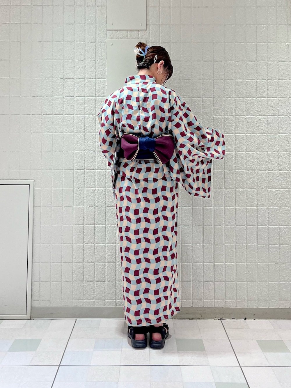 「浴衣、夏コーデ、夏、夏祭り、浴衣女子、レトロワンピース、高身長、高身長女子、高身長コーデ」｜「DOUBLE NAMEのレトロチェック浴衣ワンピース（浴衣、ベージュ系）」を使った、ayariさん（レディース・167cm）の夏コーディネートの2枚目の写真