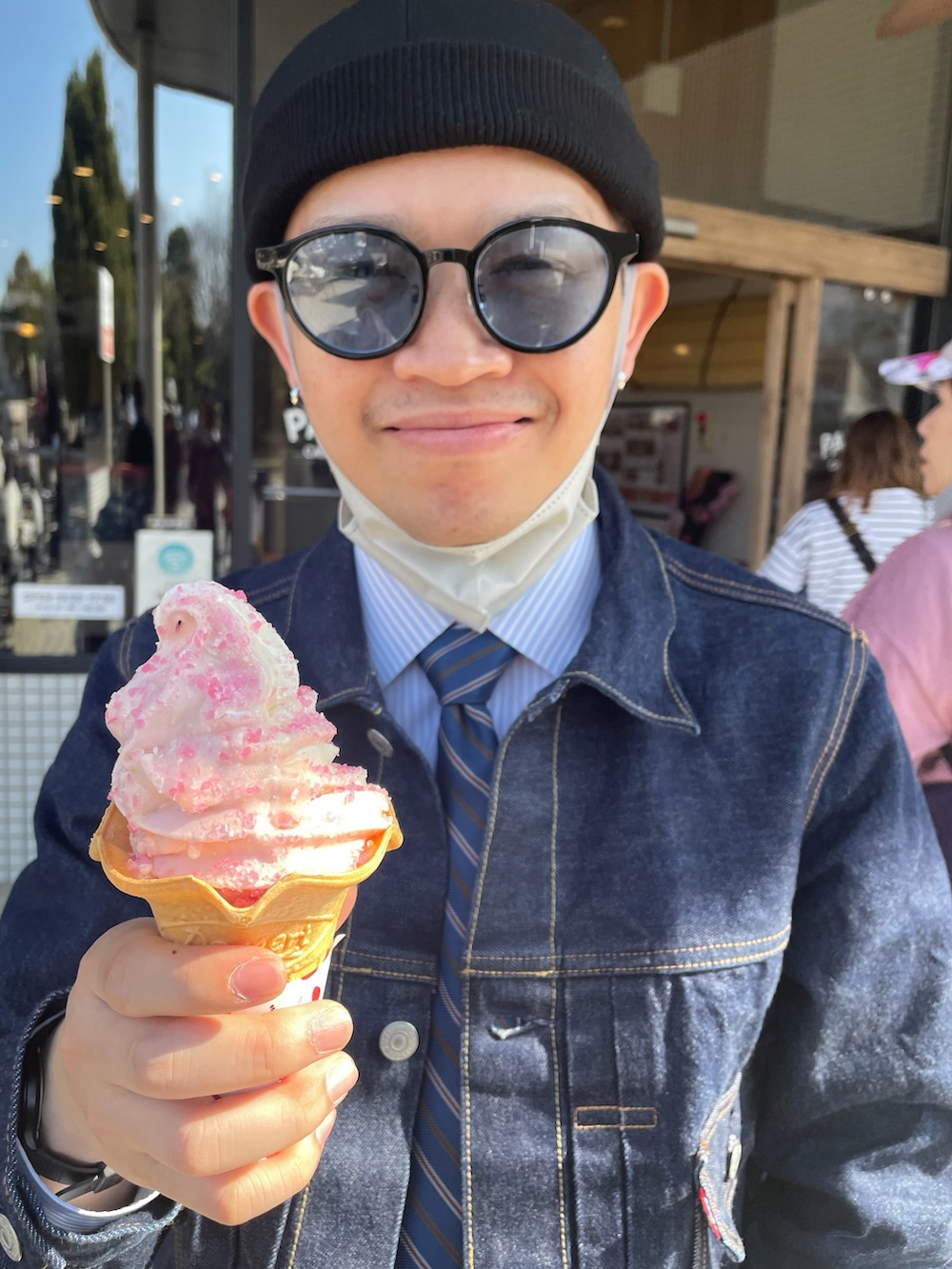 「春コーデ、リーバイス、古着MIX、デニムオンデニム、お出かけコーデ、デニムコーデ、アメカジコーデ」｜「Zoffのアイテム（サングラス、ブルー系）」を使った、kenbuntonkentoさん（メンズ・162cm）の春コーディネートの2枚目の写真