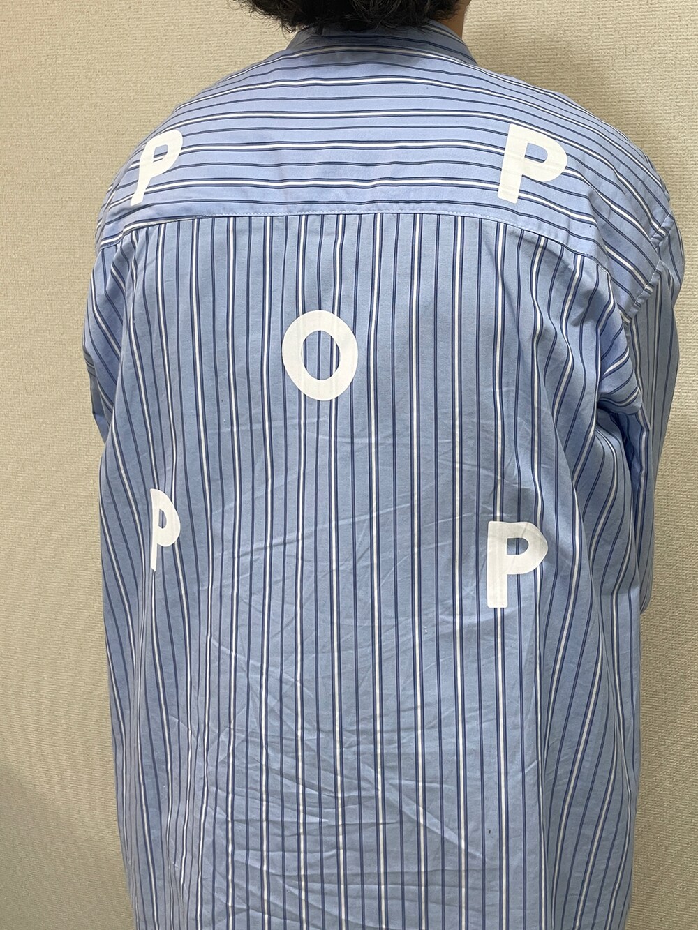 「ストライプ、今日のコーデ、古着コーデ、レザージャケット、メガネ男子、低身長男子」｜「POP TRADING COMPANYのPOP TRADING COMPANY / ポップトレーディングカンパニー STRIPED LOGO SHIRT IN BLU（シャツ/ブラウス、ブルー系）」を使った、kenbuntonkentoさん（メンズ・162cm）の冬コーディネートの4枚目の写真