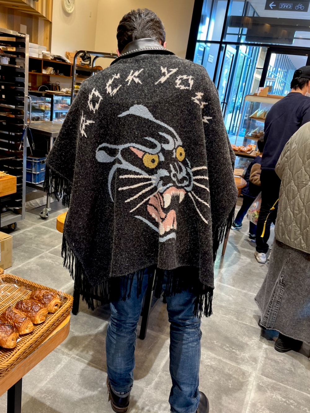 ブラック系のライダースジャケット、ブラック系のライダースジャケット、ブラック系のライダースジャケットを着用したメンズの冬コーディネートの2枚目の写真