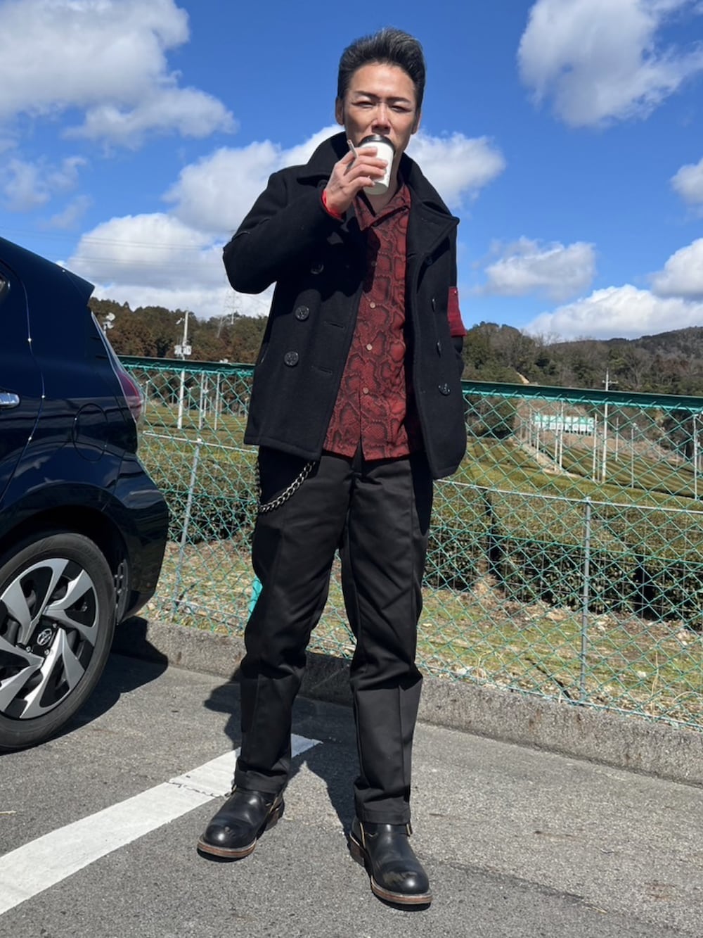 「SCHOTT、Pコート、WACKO MARIA、Hysteric Glamour、休日スタイル、休日コーデ、大人ファッション、ブラックコーデ、50代ファッション、大人コーデ、冬コーデ、ブーツ、ヒステリックグラマー、50代コーデ、腕章」｜「schottのアイテム（ピーコート、ブラック系）」を使った、futorockさん（メンズ・177cm）の春コーディネートの2枚目の写真
