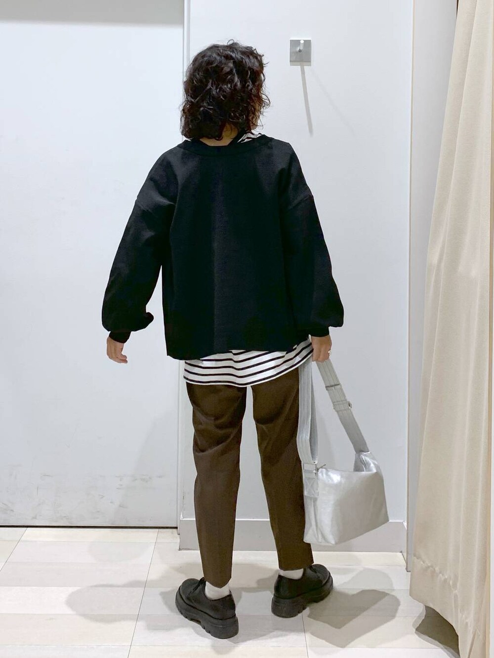 「女子ウケ、低身長、カジュアル、ママコーデ、GLOBAL WORK、着痩せ・細見え、ウツクシルエット_GLOBAL WORK、カーディガン」|「GLOBAL WORKのUNISEX/ステンレスリング/196421(リング、シルバー系)」を使った、MiCAさん(レディース・154cm)の秋コーディネートの3枚目の写真