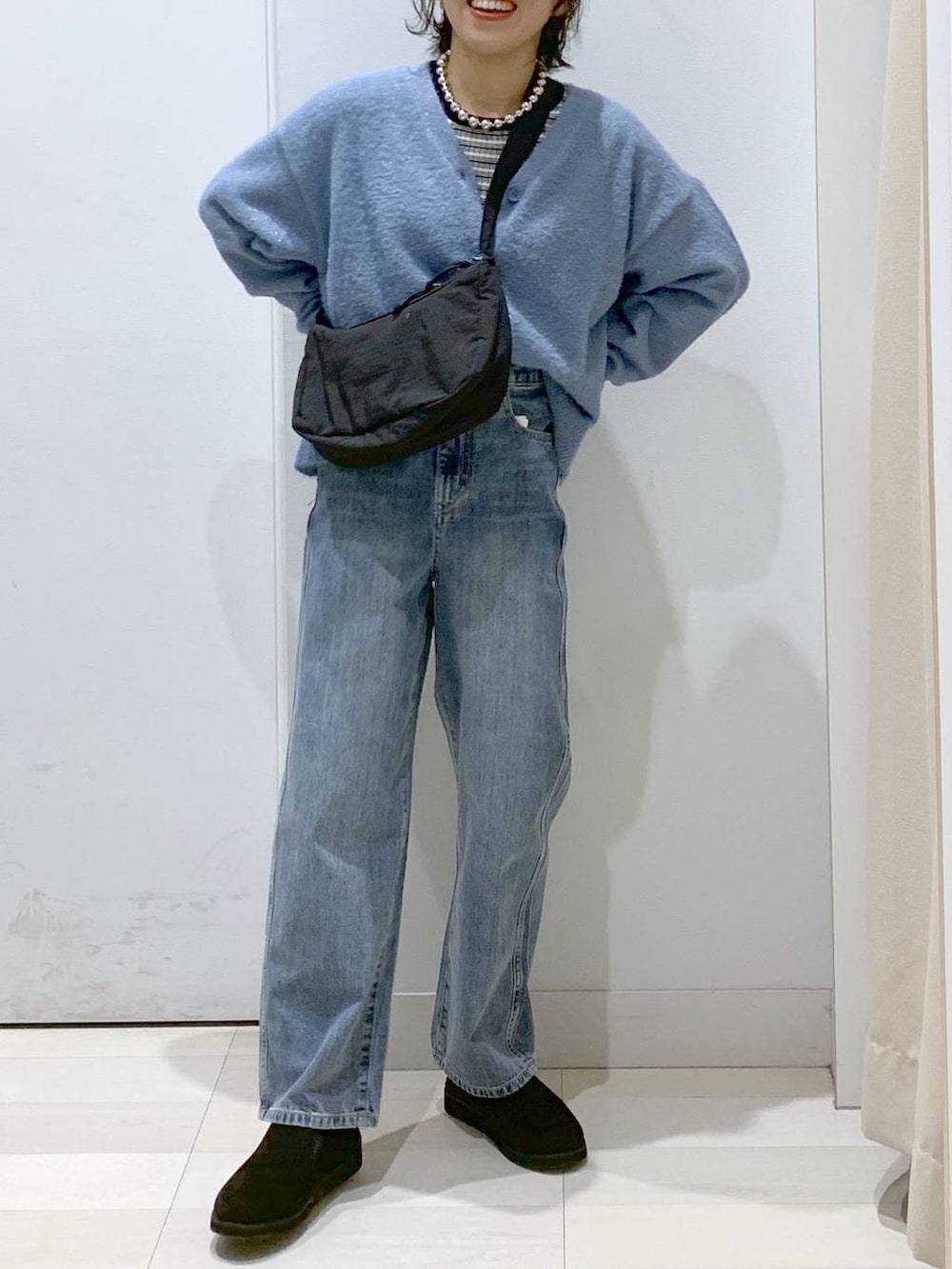 「ママコーデ、GLOBAL WORK、女子ウケ、低身長、カジュアル、着痩せ・細見え、カーディガン、GOOD DENIM_GLOBAL WORK、メルティニット_GLOBAL WORK」|「GLOBAL WORKのメルティリブクルーネックプルオーバー/904803(ニット/セーター、ホワイト系)」を使った、MiCAさん(レディース・154cm)の冬コーディネートの5枚目の写真