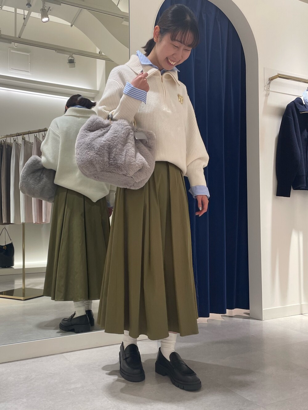 「カジュアル、スカート、ニット、プルオーバー、シャツスタイル、レイヤードスタイル、冬コーデ、ノーリーズ、nolleys 、ノーリーズソフィー、nolleys sophi、低身長コーデ」|「NOLLEY’S Sophiの片畦ハーフジッププルオーバーニット(ニット/セーター、ホワイト系)」を使った、mikiさん(レディース・155cm)の冬コーディネートの4枚目の写真