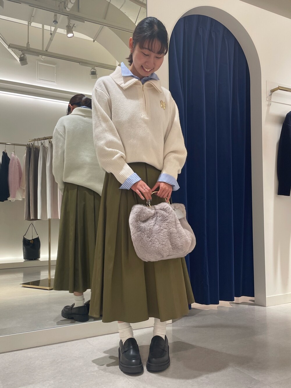「カジュアル、スカート、ニット、プルオーバー、シャツスタイル、レイヤードスタイル、冬コーデ、ノーリーズ、nolleys 、ノーリーズソフィー、nolleys sophi、低身長コーデ」|「NOLLEY’S Sophiの片畦ハーフジッププルオーバーニット(ニット/セーター、ホワイト系)」を使った、mikiさん(レディース・155cm)の冬コーディネートの2枚目の写真